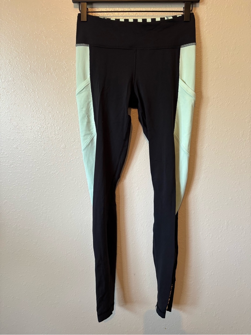 Lululemon get up and glow tight